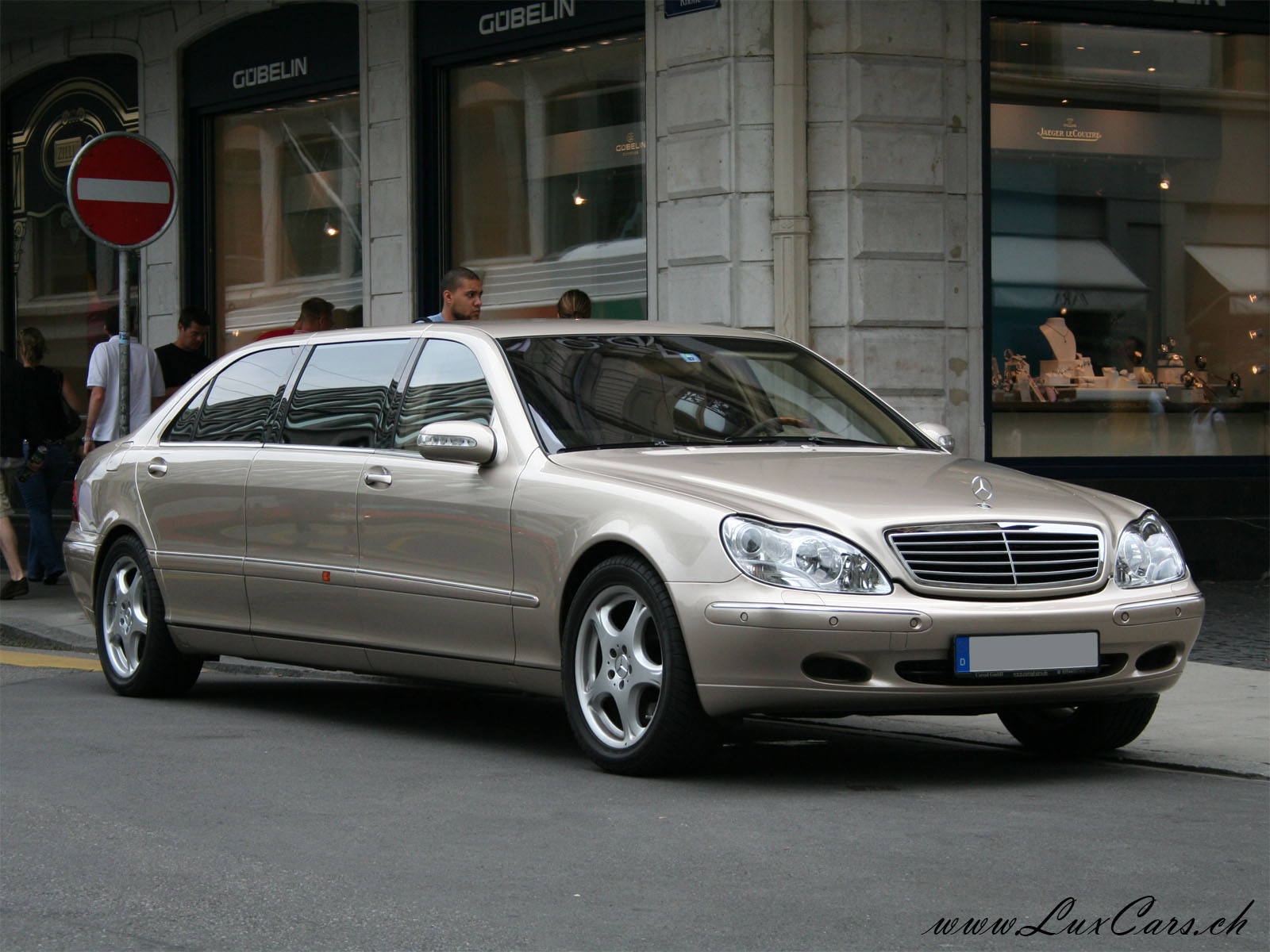 Mercedes s 600 limo